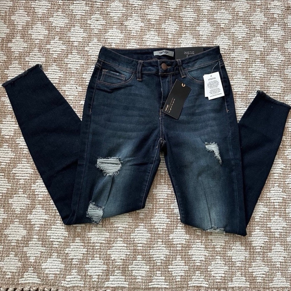 Refuge Skin Tight Legging Jeans Dark Wash Distressed Frayed Hem Womens 4 NWT